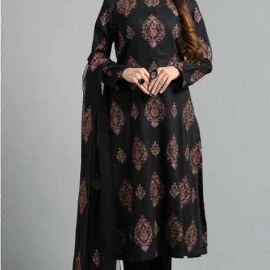 Black Embroidered Lawn Karandi 3-Piece Suit